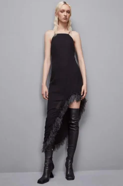 Abito con piume in chiffon