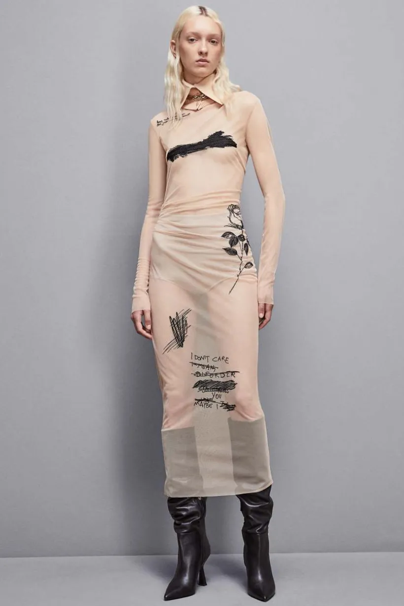Abito con ricamo in tulle