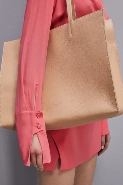 Borsa shopping in pelle martellata
