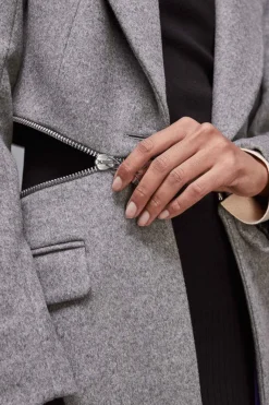 Cappotto con maxi-zip in vita