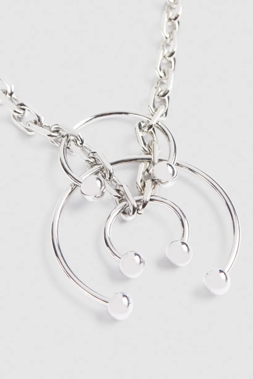 Collana lunga con piercing