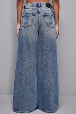Jeans a vita bassa e gamba larga