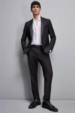 Pantalone con nuovo taglio a sigaretta