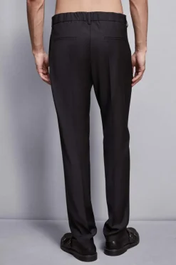 Pantalone con nuovo taglio a sigaretta