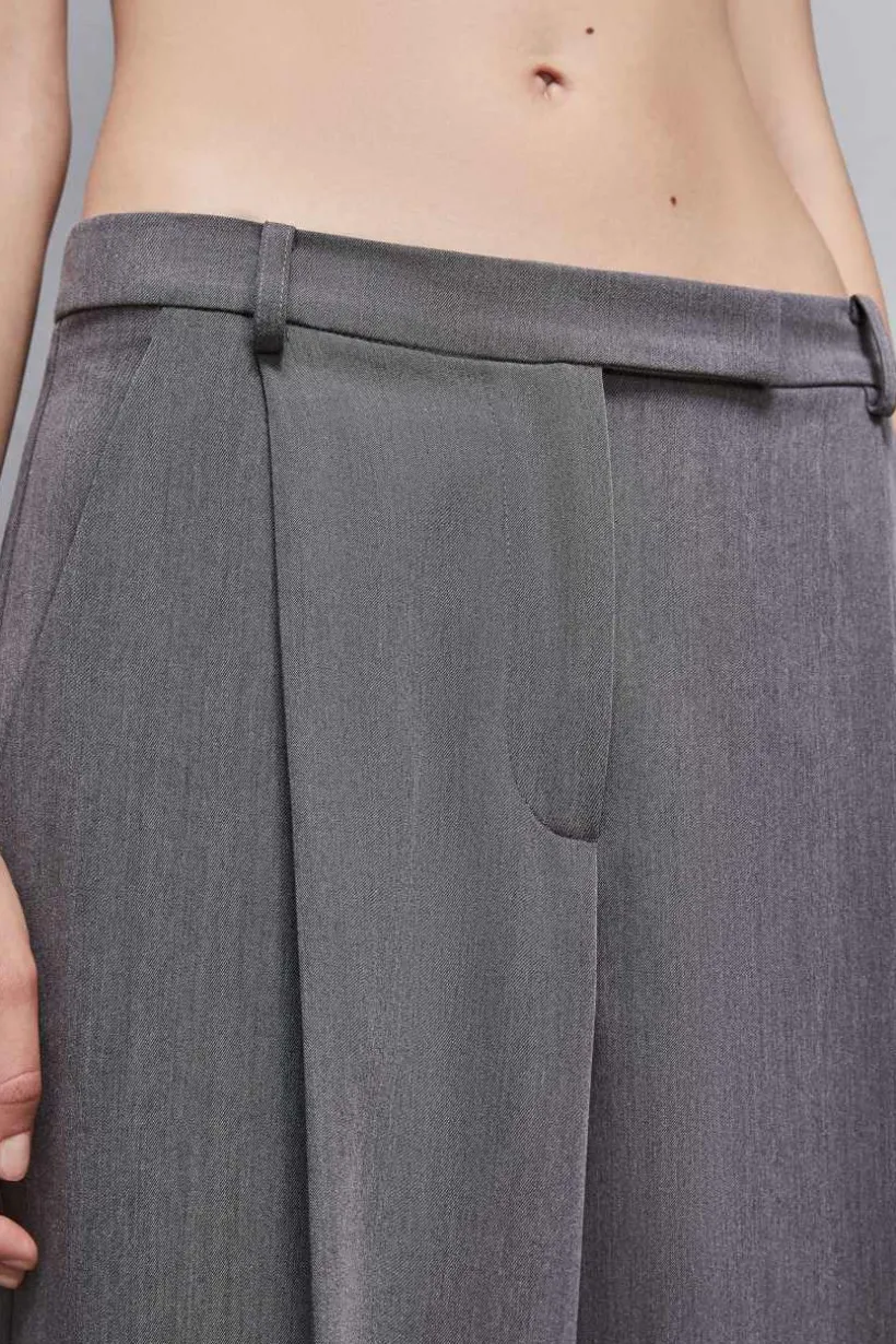 Pantaloni con pieghe in viscosa Essential