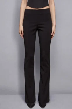 Pantaloni slim
