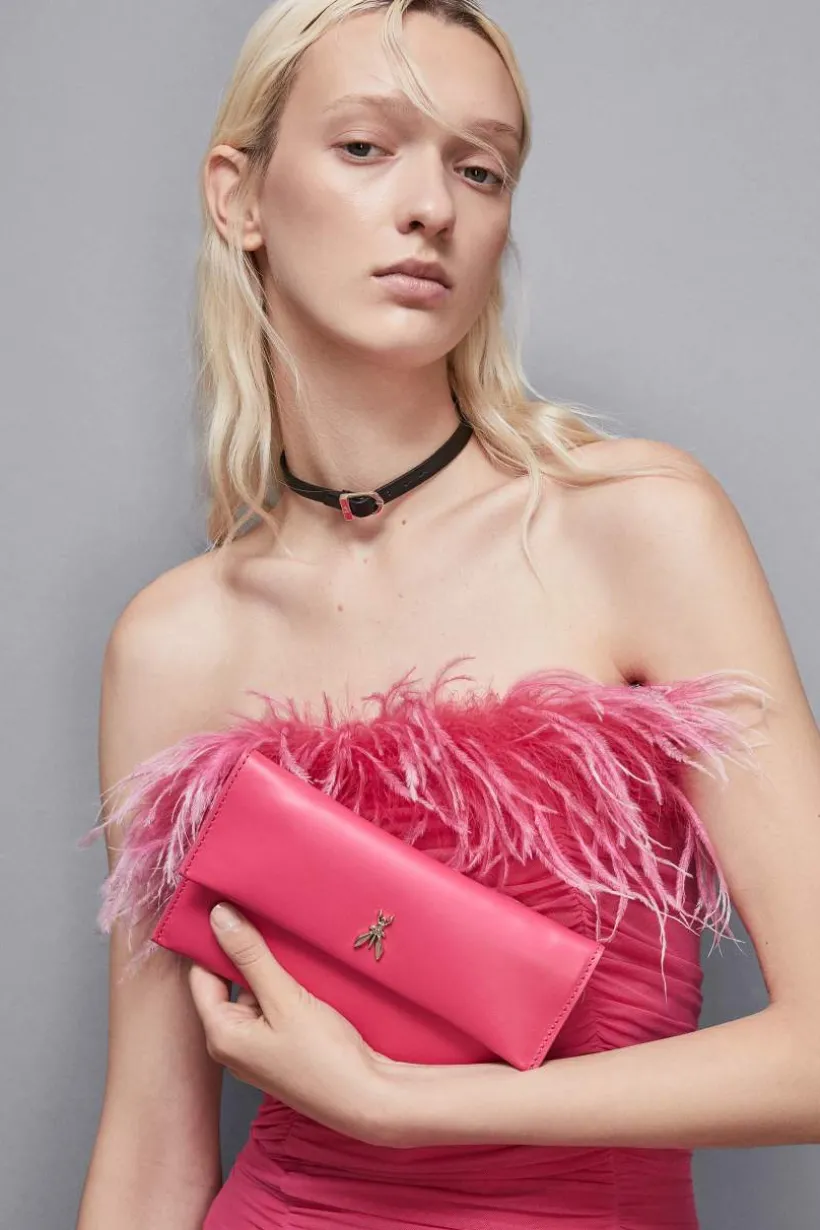 Pochette in pelle con tracolla a catena