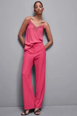 Top con pizzo in crepe Essential