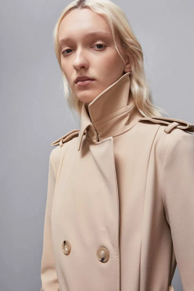 Trench con fibbia in nylon bielastico