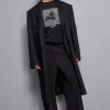 T-shirt con applicazione borchie